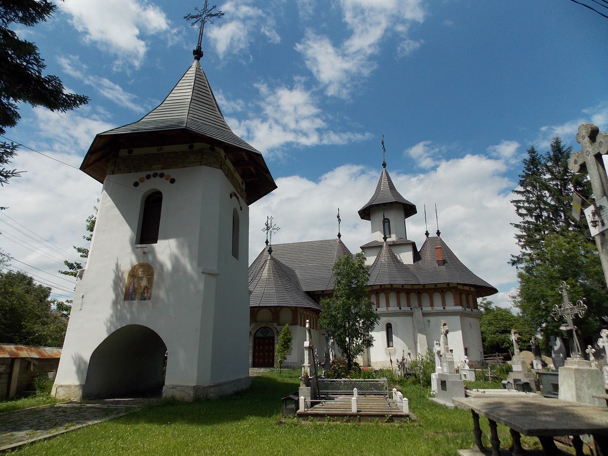 Slujbe de sfințire la Oșlobeni, după ample lucrări de construcție și reabilitare