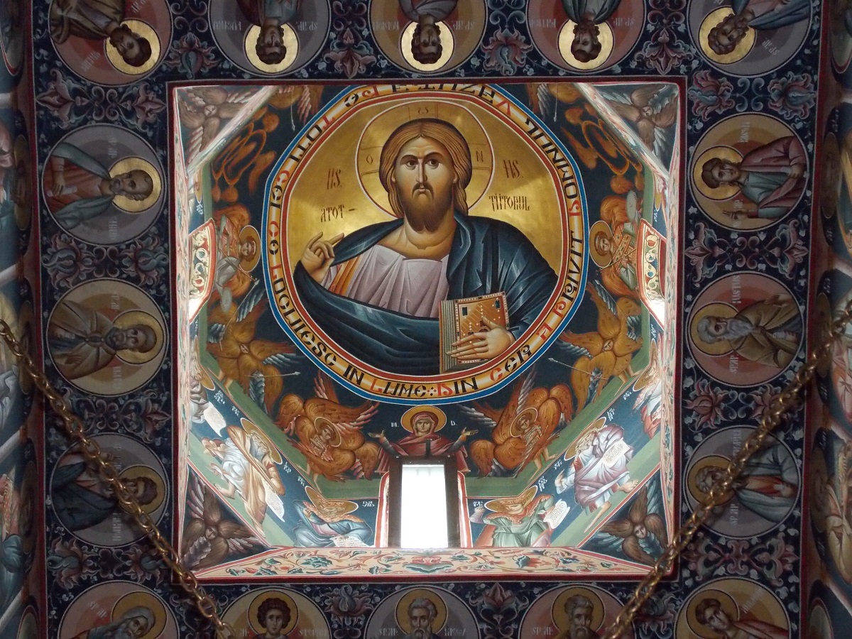 Slujbe de sfințire la Oșlobeni, după ample lucrări de construcție și reabilitare