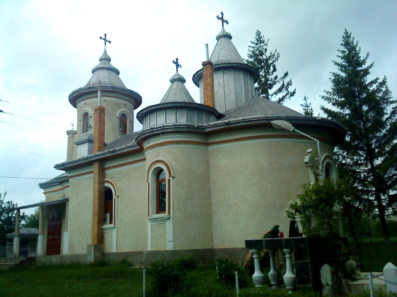 Un fragment din lemnul Sfintei Cruci va fi adus spre închinare în Parohia Poieniţa