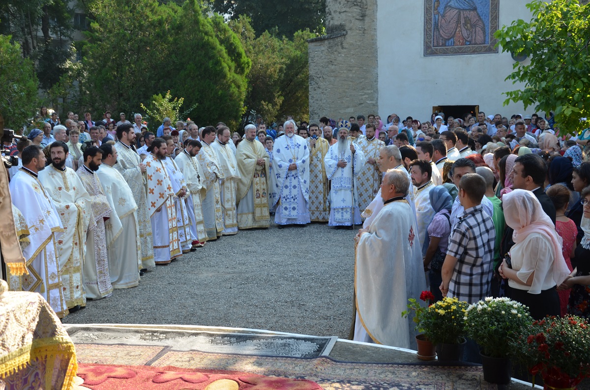 „Cărarea care nu duce la biserica satului nu duce nicăieri“
