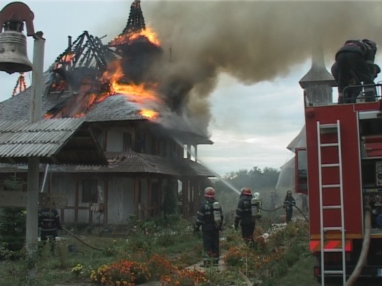 Incendiu la Schitul Lebăda din Botoşani Incendiu la Schitul Lebăda din Botoşani