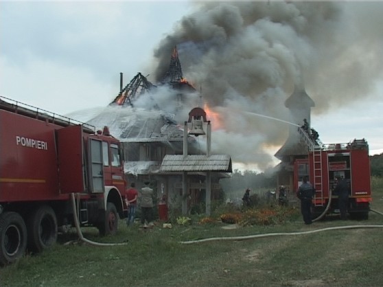 Incendiu la Schitul Lebăda din Botoşani Incendiu la Schitul Lebăda din Botoşani