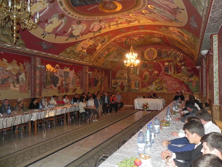 Seară de cateheză în Parohia &quot;Sfinţii Împăraţi Constantin şi Elena&quot; din Bacău