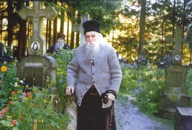 Din ce cauză astăzi nu ne mai putem ruga asemenea părinţilor noştri de demult?