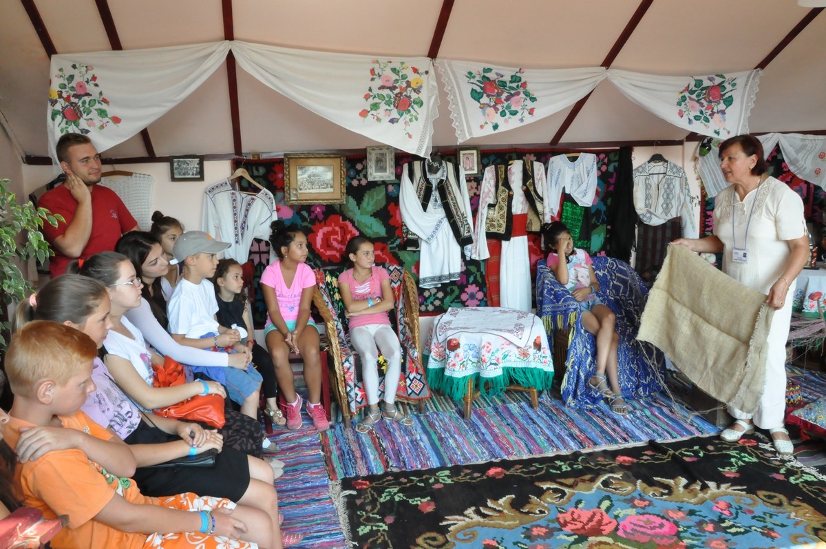 Frumuseţea prieteniei în Tabăra "Aripi de înger" (GALERIE FOTO) Frumuseţea prieteniei în Tabăra "Aripi de înger" (GALERIE FOTO)