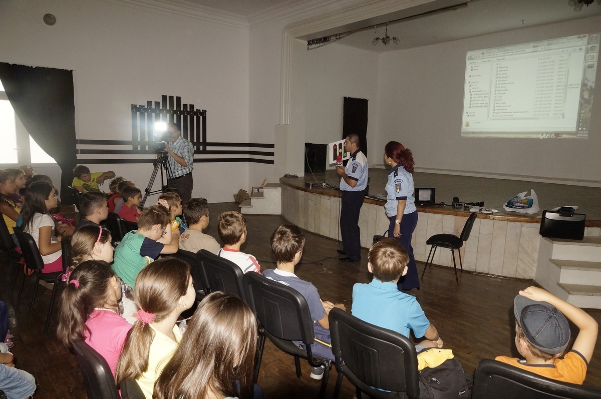 Frumuseţea prieteniei în Tabăra "Aripi de înger" (GALERIE FOTO) Frumuseţea prieteniei în Tabăra "Aripi de înger" (GALERIE FOTO)