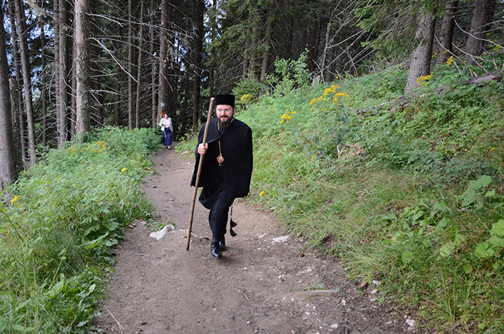 IPS Teofan, la hramul „Taborului românesc” : „Trebuie să dăm minţii noastre cât mai mult Ceahlău şi cât mai multă Liturghie” (GALERIE FOTO)