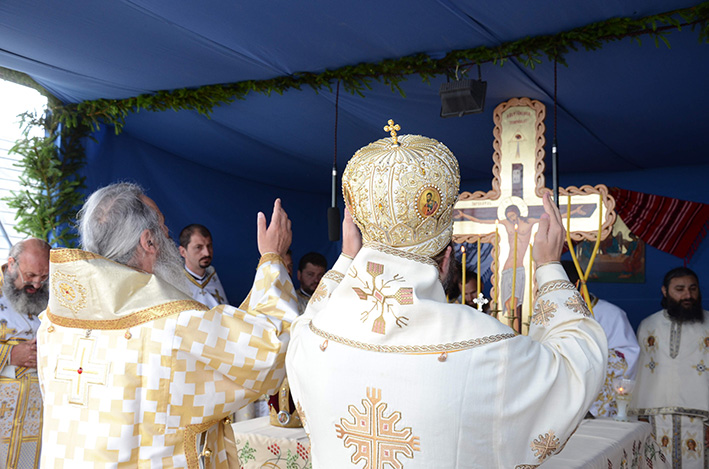 IPS Teofan, la hramul „Taborului românesc” : „Trebuie să dăm minţii noastre cât mai mult Ceahlău şi cât mai multă Liturghie” (GALERIE FOTO)