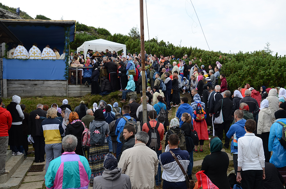 IPS Teofan, la hramul „Taborului românesc” : „Trebuie să dăm minţii noastre cât mai mult Ceahlău şi cât mai multă Liturghie” (GALERIE FOTO)