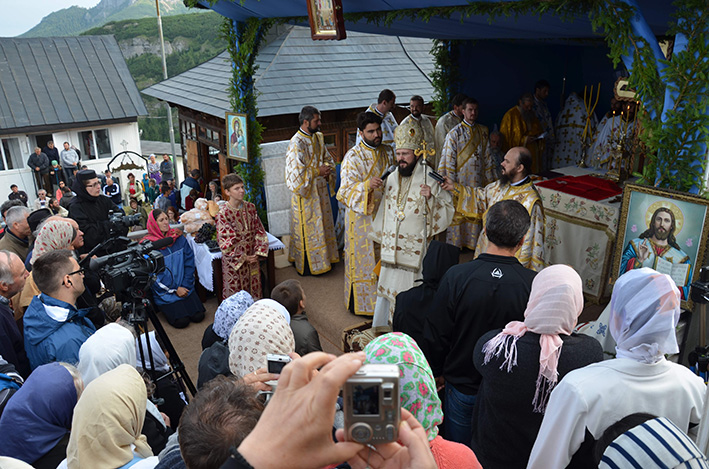 IPS Teofan, la hramul „Taborului românesc” : „Trebuie să dăm minţii noastre cât mai mult Ceahlău şi cât mai multă Liturghie” (GALERIE FOTO)