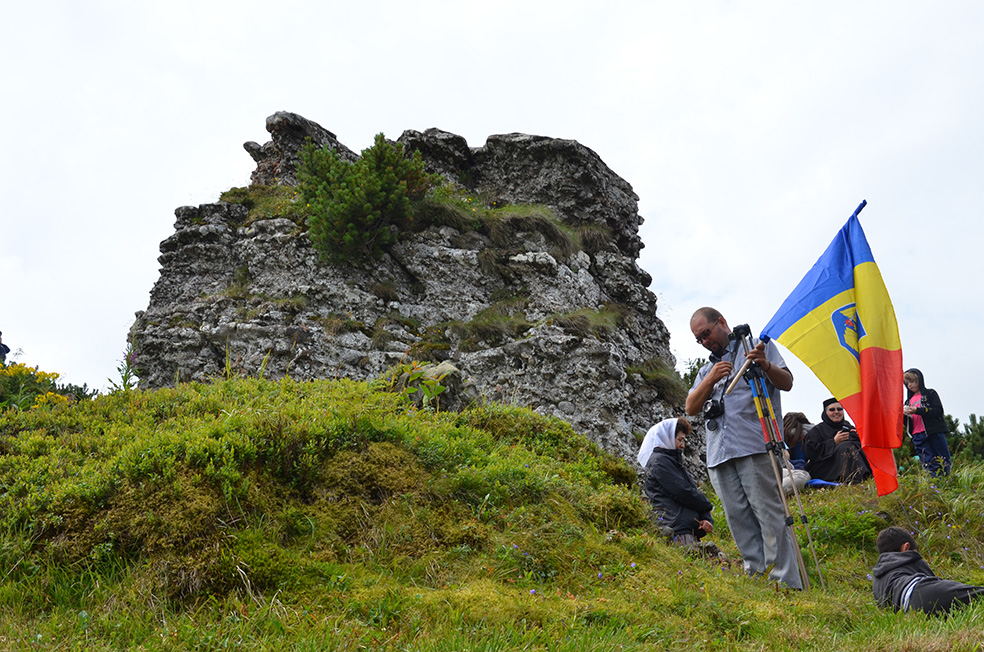 IPS Teofan, la hramul „Taborului românesc” : „Trebuie să dăm minţii noastre cât mai mult Ceahlău şi cât mai multă Liturghie” (GALERIE FOTO)