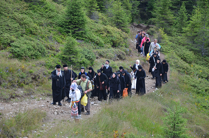 IPS Teofan, la hramul „Taborului românesc” : „Trebuie să dăm minţii noastre cât mai mult Ceahlău şi cât mai multă Liturghie” (GALERIE FOTO)