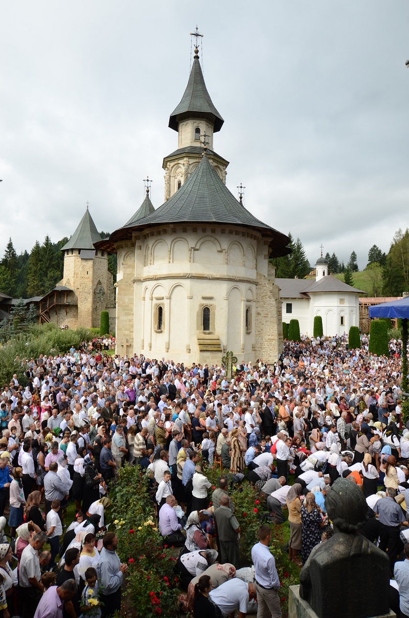 10.000 de credincioşi au participat la hramul Putnei (GALERIE FOTO)
