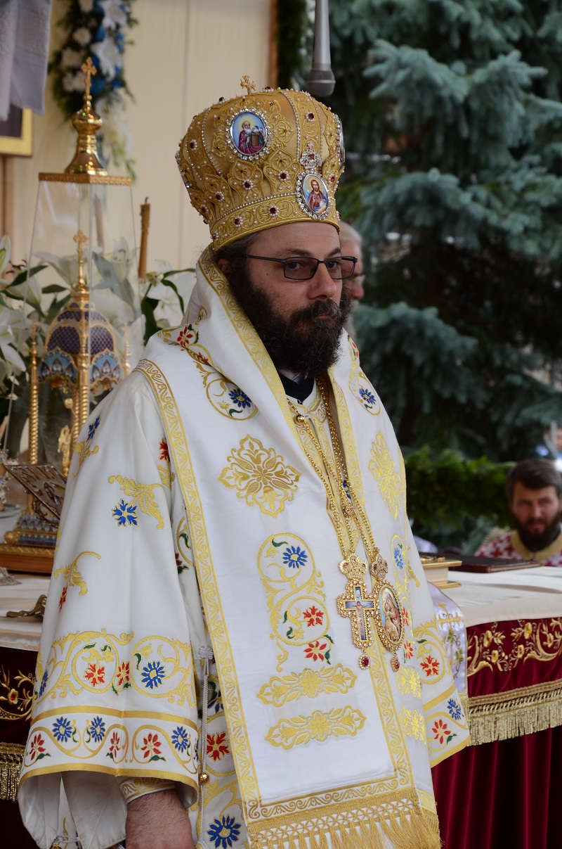 10.000 de credincioşi au participat la hramul Putnei (GALERIE FOTO)