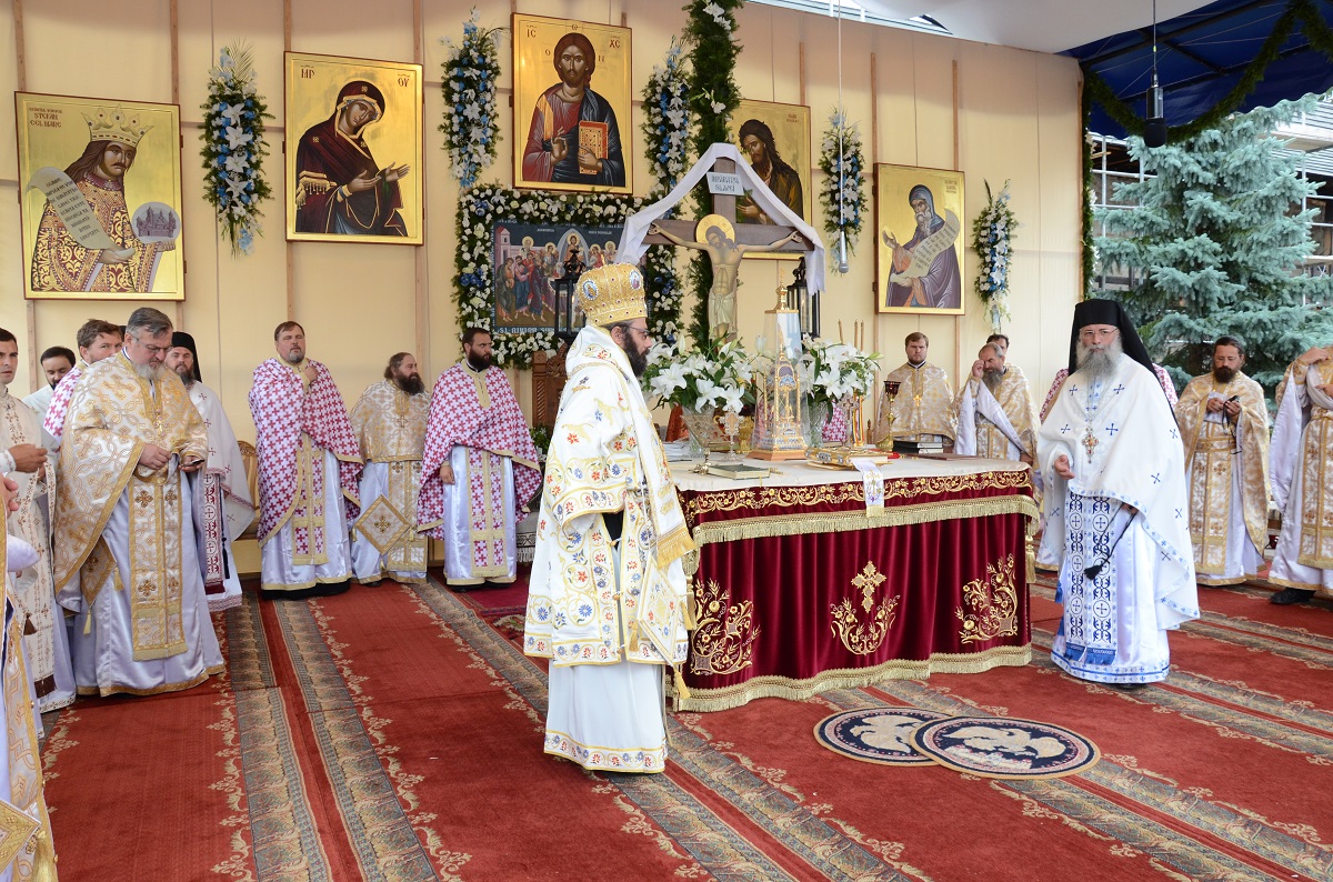 10.000 de credincioşi au participat la hramul Putnei (GALERIE FOTO)