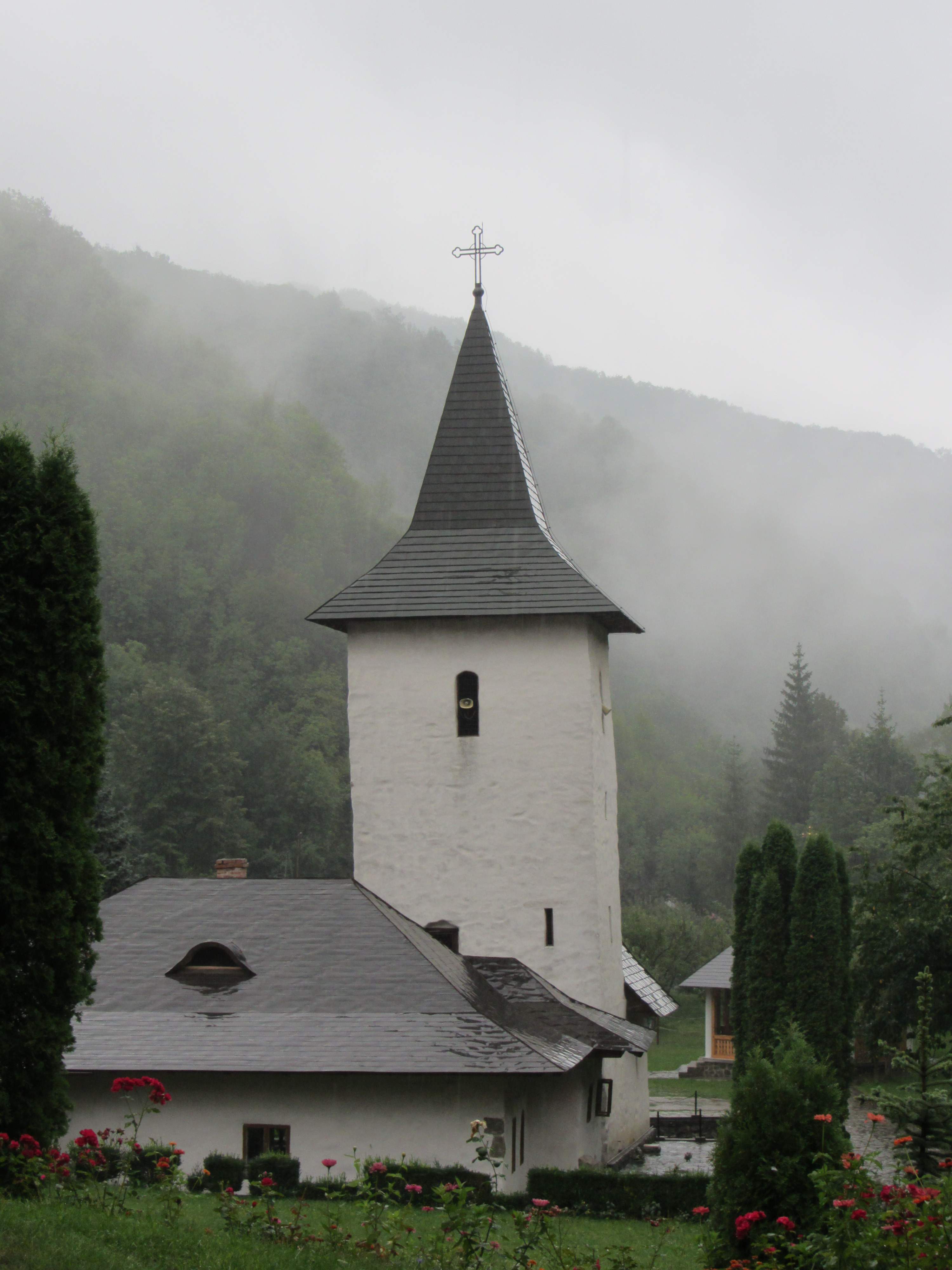 26 de ani de la salvarea uneia dintre cele mai vechi aşezăminte călugăreşti din Transilvania