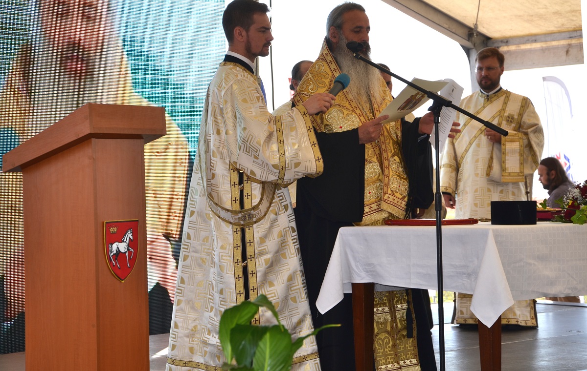 Slujbă de binecuvântare la inaugurarea noii piste flexibile a Aeroportului Internaţional Iaşi