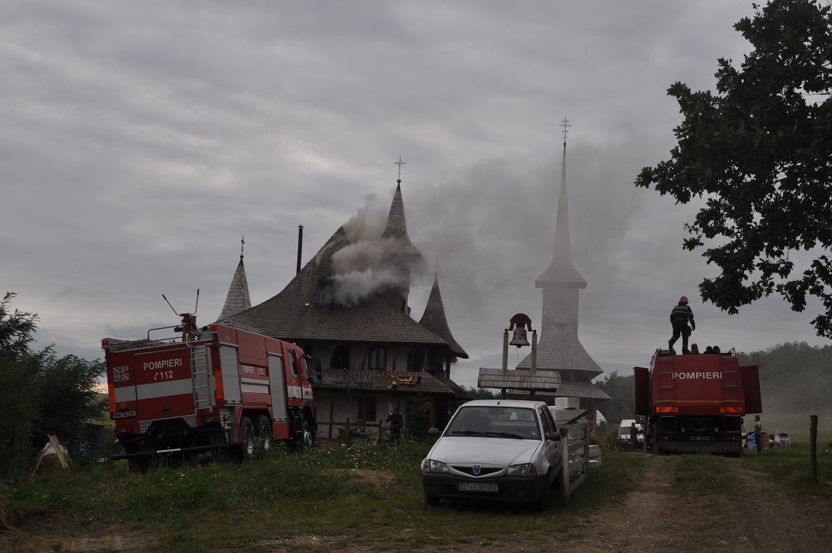 Incendiu la Schitul Lebăda din Botoşani