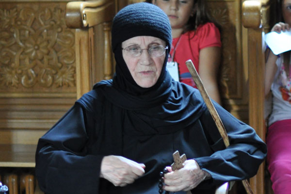 (Video) Maica Siluana Vlad – Despre rugăciune și atenția inimii