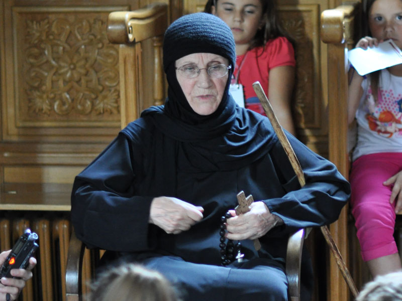 (Video) Maica Siluana Vlad – Convorbiri cu copiii despre partea buna a defectelor