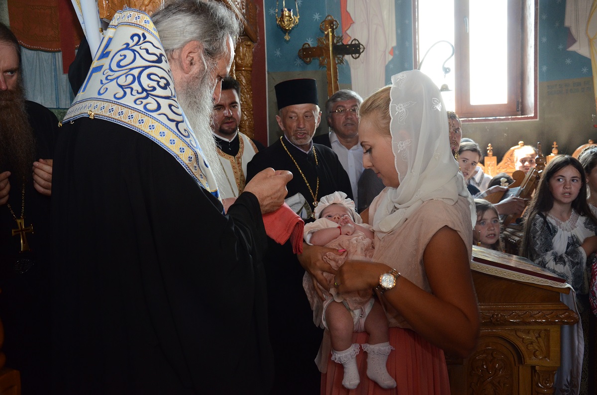 Sfânta Liturghie, slujba de sfinţire şi Taina Botezului, săvârşite de IPS Mitropolit Teofan în Parohia Vâlcica - Tătăruşi