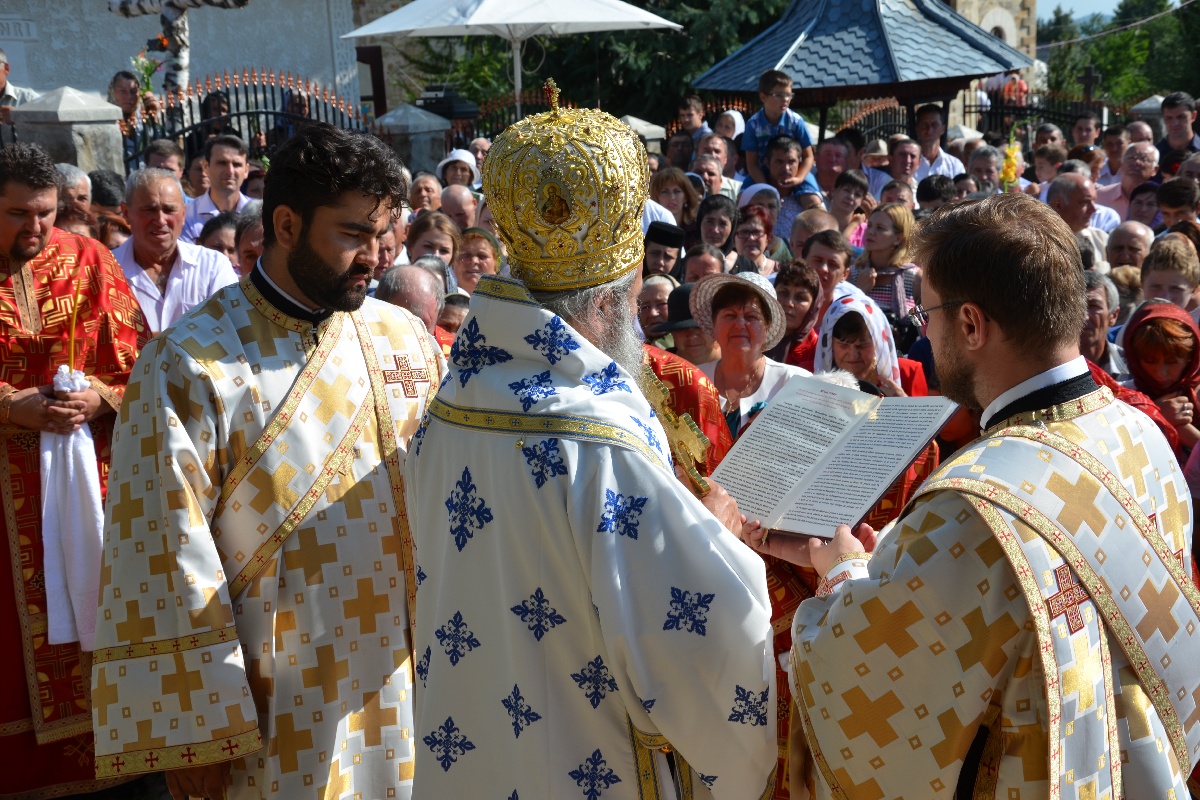 Biserica Parohiei Filioara - Agapia, resfinţită de IPS Mitropolit Teofan (GALERIE FOTO) Biserica Parohiei Filioara - Agapia, resfinţită de IPS Mitropolit Teofan (GALERIE FOTO)