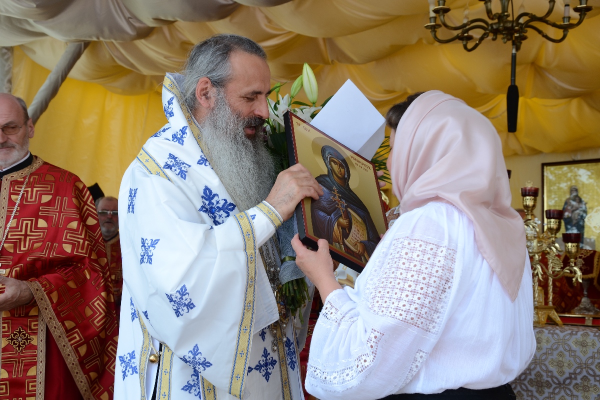 Biserica Parohiei Filioara - Agapia, resfinţită de IPS Mitropolit Teofan (GALERIE FOTO) Biserica Parohiei Filioara - Agapia, resfinţită de IPS Mitropolit Teofan (GALERIE FOTO)