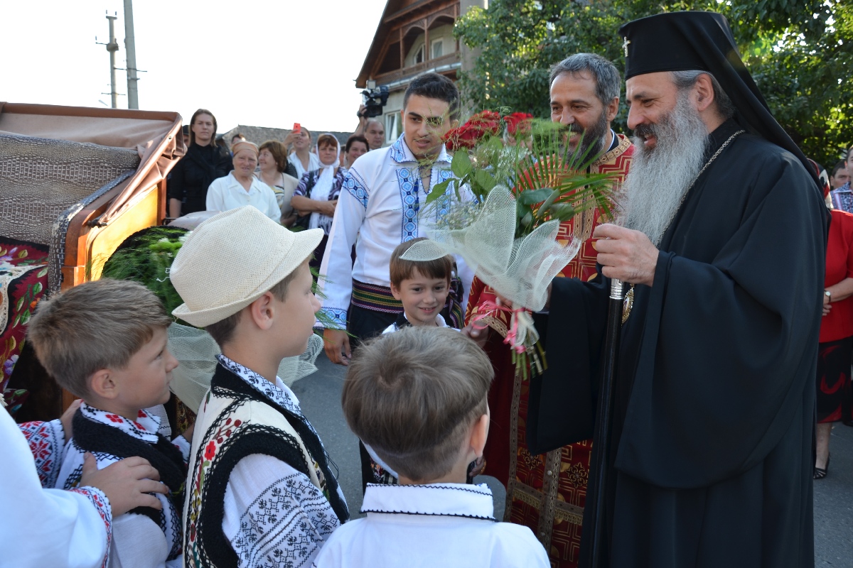 Biserica Parohiei Filioara - Agapia, resfinţită de IPS Mitropolit Teofan (GALERIE FOTO) Biserica Parohiei Filioara - Agapia, resfinţită de IPS Mitropolit Teofan (GALERIE FOTO)
