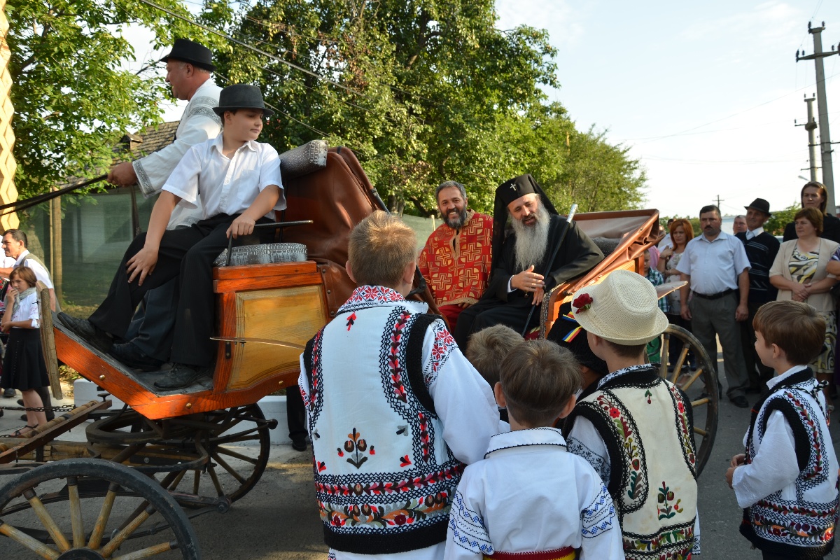 Biserica Parohiei Filioara - Agapia, resfinţită de IPS Mitropolit Teofan (GALERIE FOTO) Biserica Parohiei Filioara - Agapia, resfinţită de IPS Mitropolit Teofan (GALERIE FOTO)