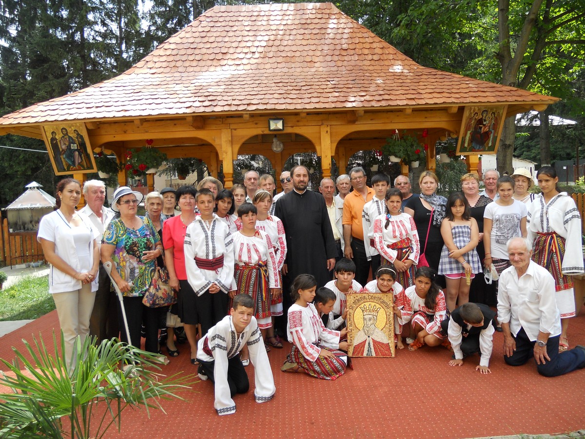 Activitate pentru copii şi bătrâni la Săcăluşeşti-Agapia