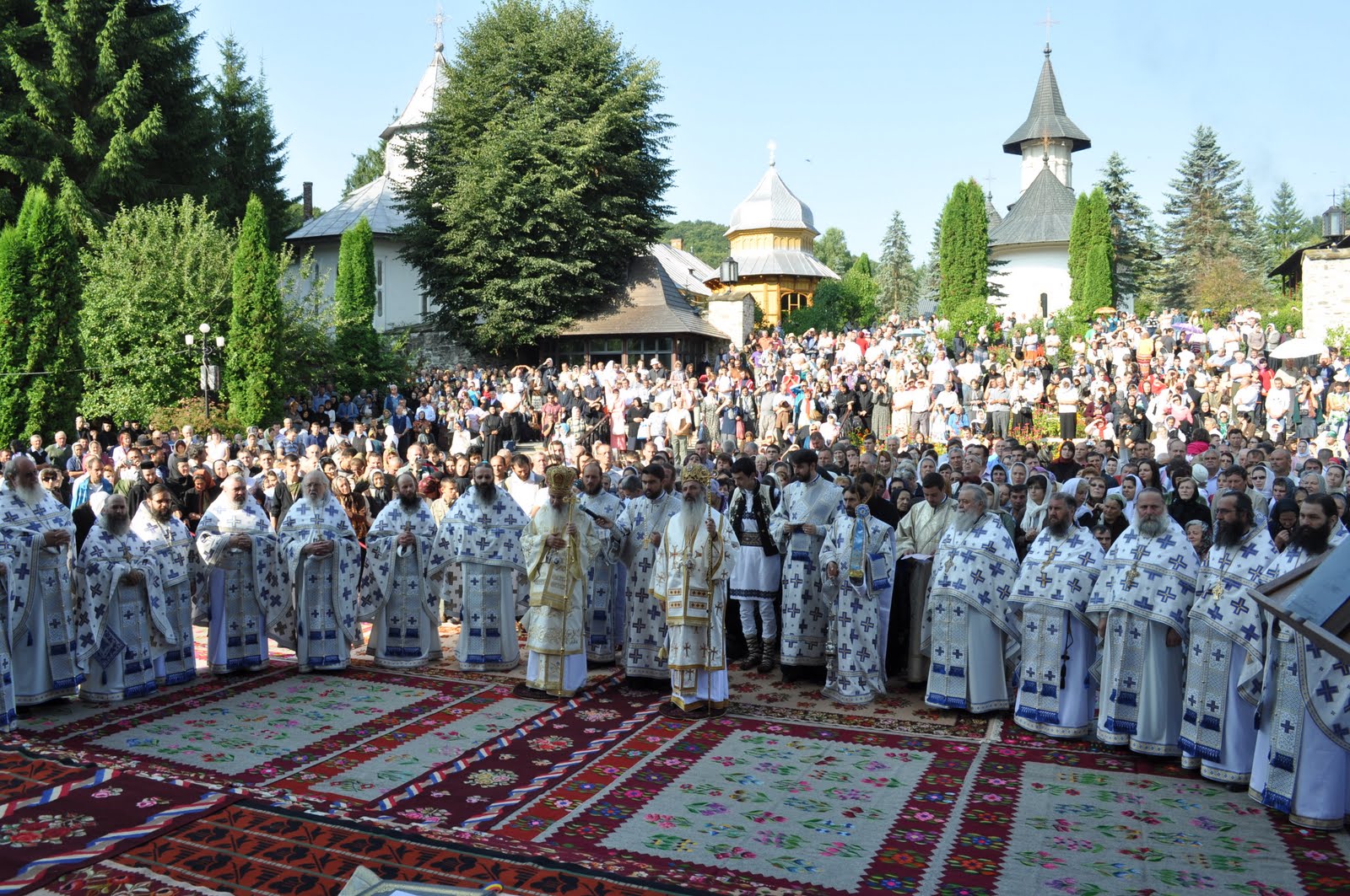 Pelerinii din toată ţara, pe urmele sfinţilor nemţeni