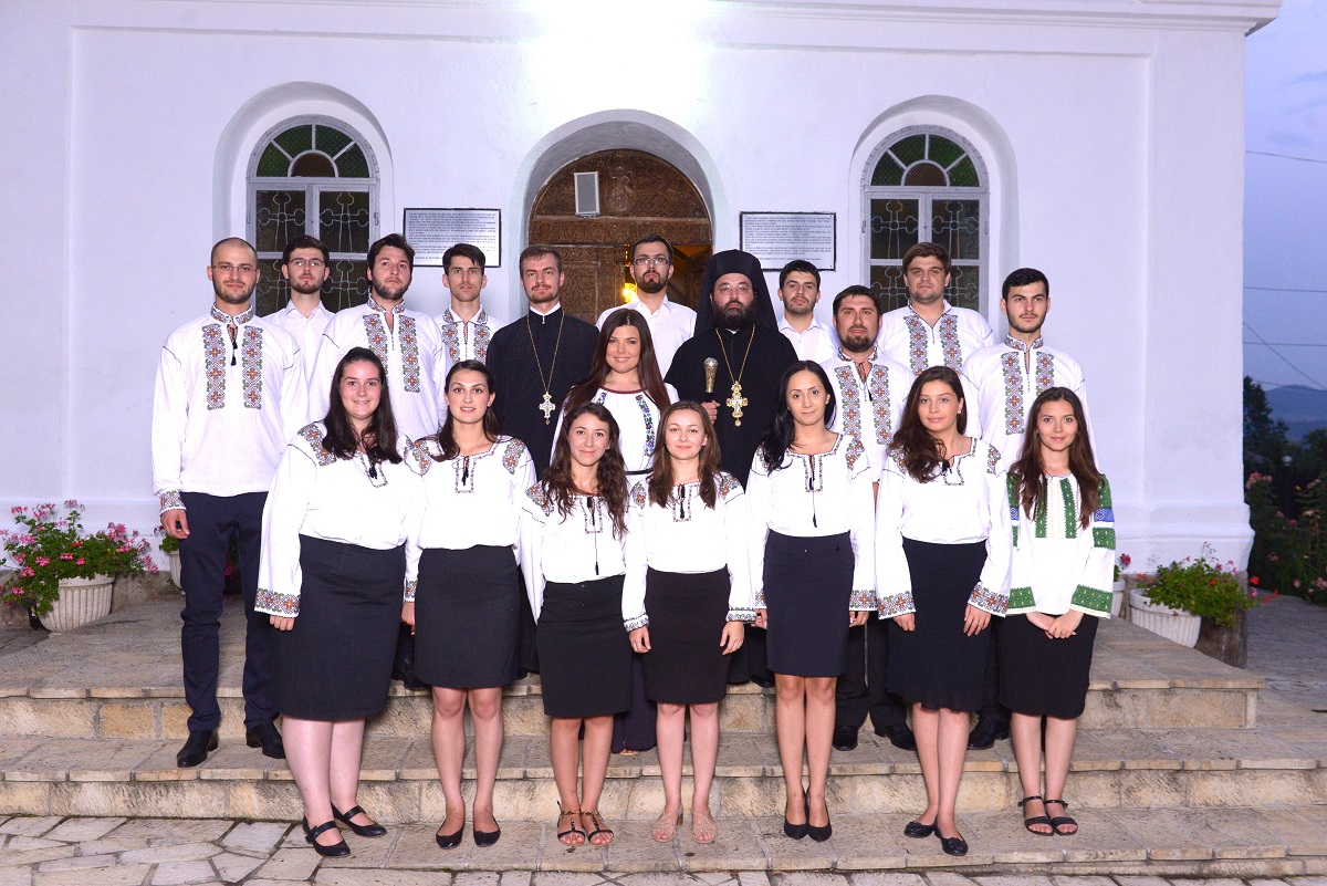 CD conţinând cântările Dumnezeieştii Liturghii, la „Altarul din Poiana liniştii“