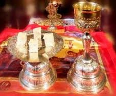 Îngerii se închină la Sfântul Potir