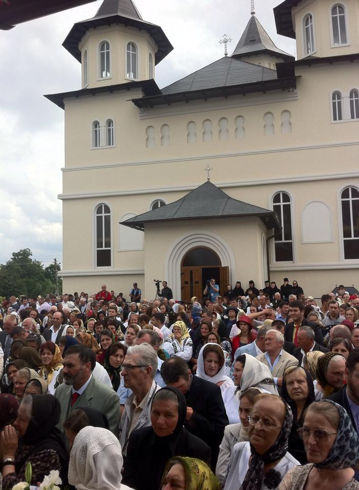 Biserica cu hramurile „Naşterea Maicii Domnului“ şi „Sfântul Mare Mucenic Procopie“ din Milişăuţi, resfinţită de IPS Arhiepiscop Pimen