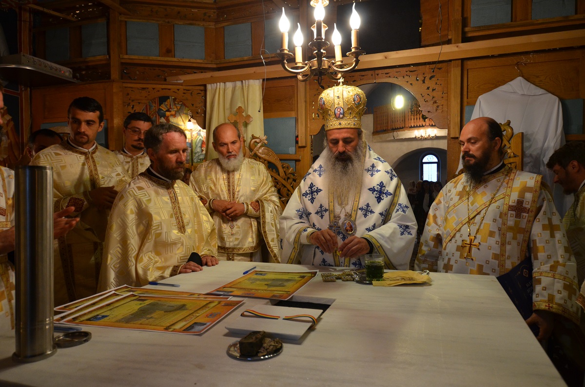 Biserica din Oşlobeni, resfinţită după ample lucrări de construcţie şi reabilitare