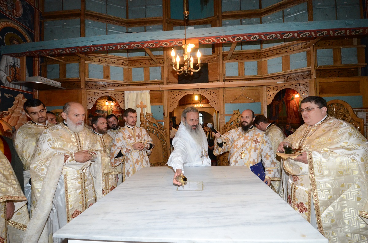 Biserica din Oşlobeni, resfinţită după ample lucrări de construcţie şi reabilitare