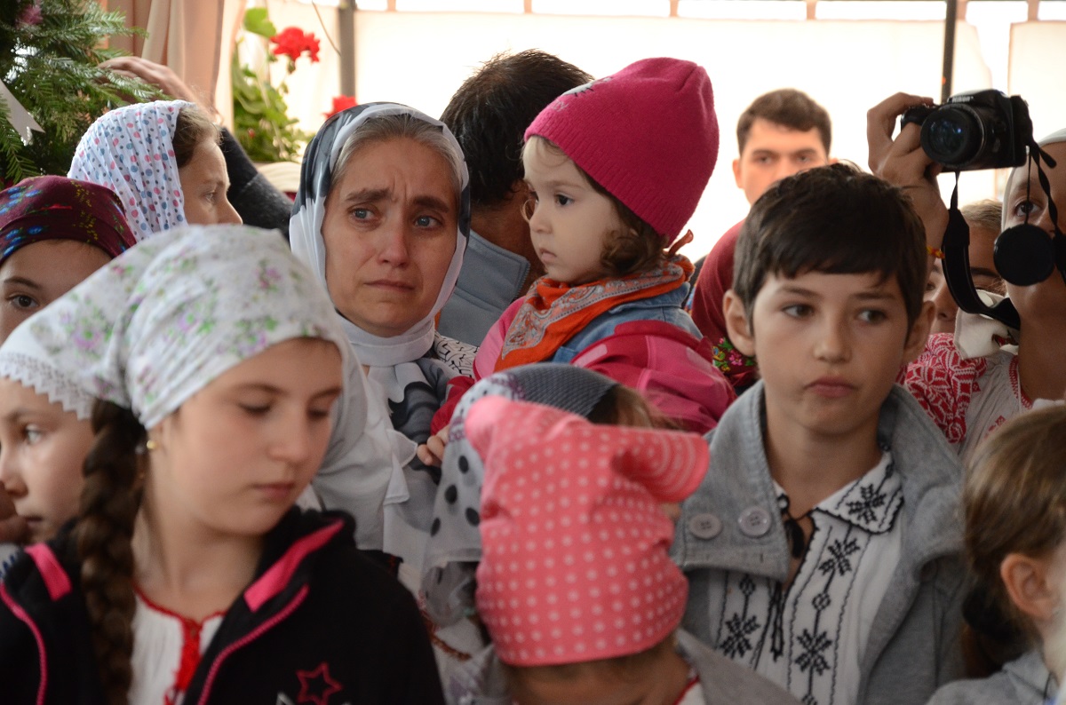 Biserica din Oşlobeni, resfinţită după ample lucrări de construcţie şi reabilitare