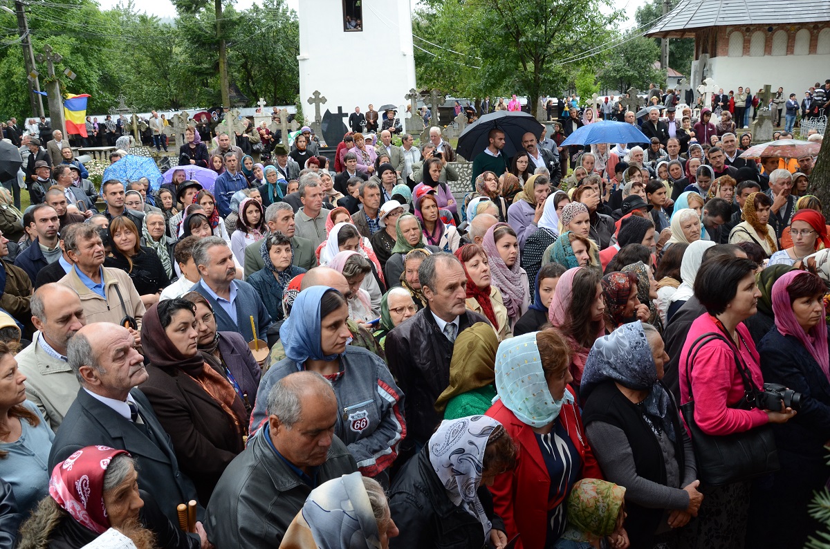 Biserica din Oşlobeni, resfinţită după ample lucrări de construcţie şi reabilitare