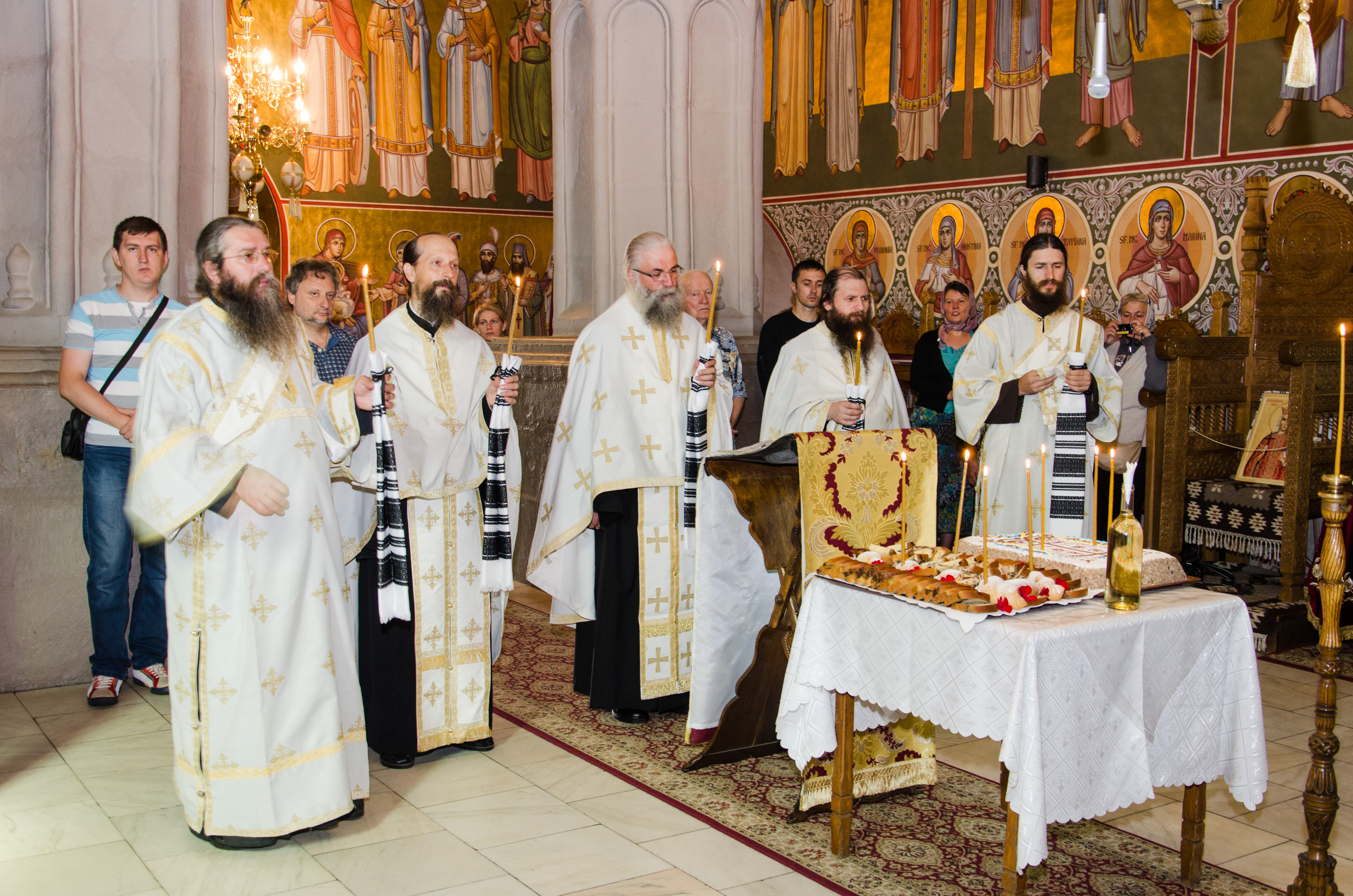 Foto: Mănăstirea Putna Patriarhii Iustin şi Teoctist, pomeniţi la Mănăstirea Putna