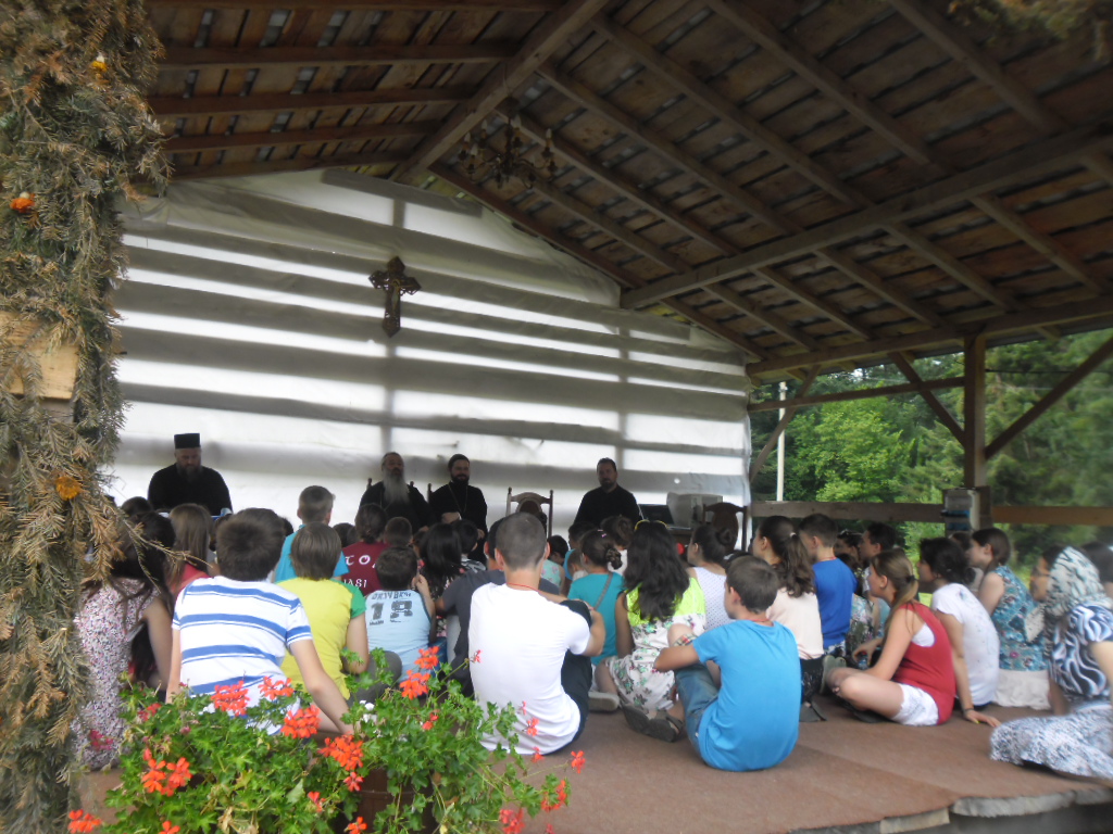 „Să deveniţi «apostoli» care să prelungiţi activitatea părintelui vostru în lume”