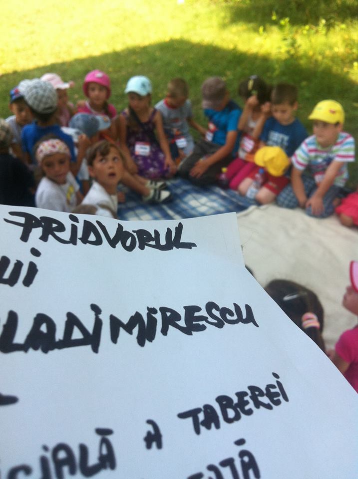 Ioan, Elena şi David - cei trei copii care au primit Taina Botezului în „Tabăra din pridvorul satului“