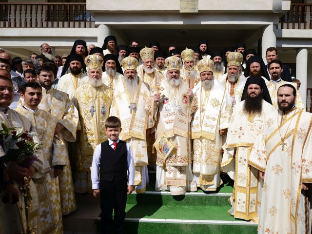 Mănăstirea Caraiman în haine de sărbătoare