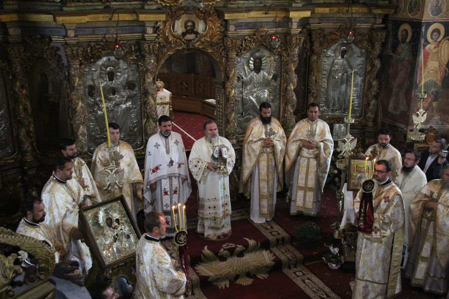 Preasfinţitul Ioachim Băcăuanul şi-a aniversat onomastica