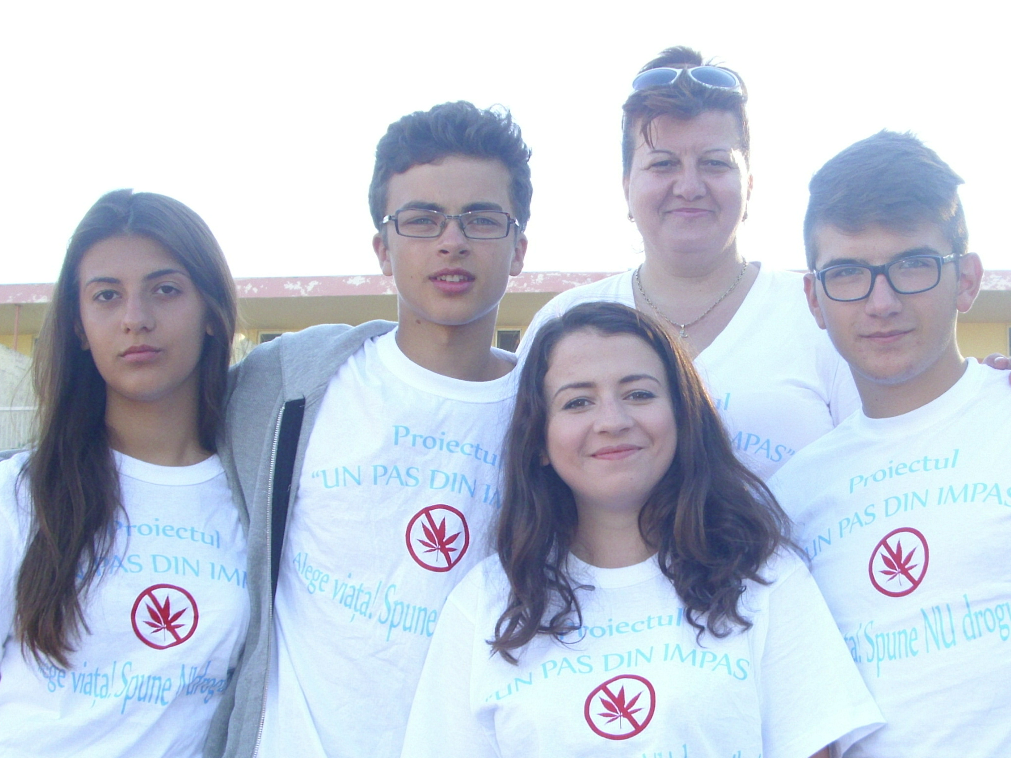 Elevi de la Colegiul Naţional „M. Sadoveanu”-Pașcani,  participanți la Concursul naţional de proiecte antidrog „Împreună”