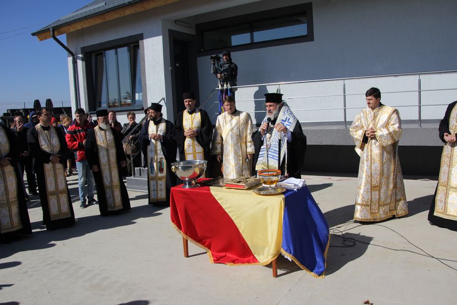 Sfinţirea microhidrocentralei de pe râul Moldova