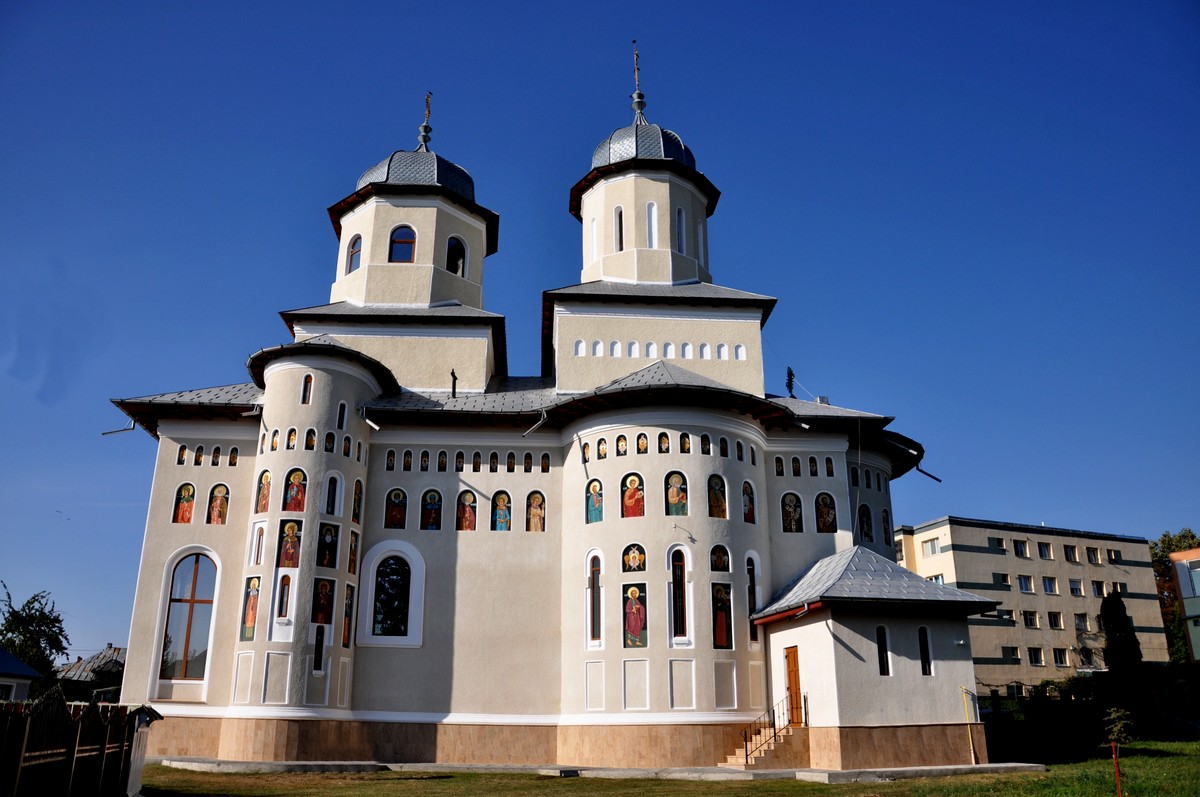 Catedrala din Buhuşi va fi resfinţită