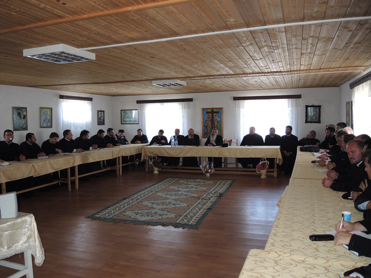 Conferință preoțească prezidată de IPS Teofan, în Protopopiatul Roznov