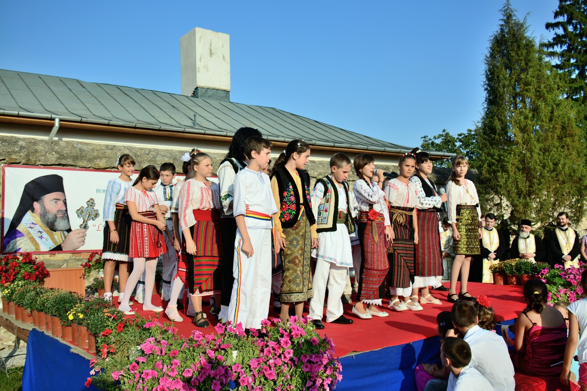 Binecuvântare arhierească pentru elevii Romanului