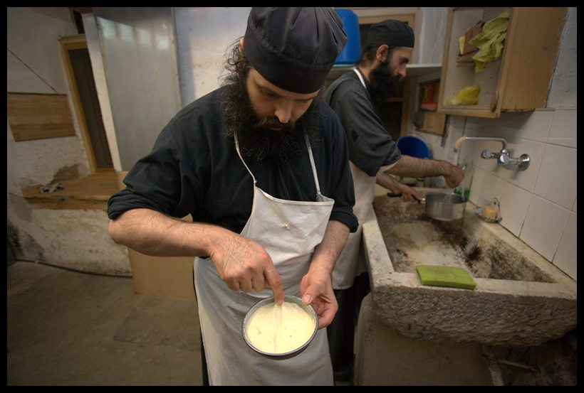 Minunea reînnoirii aluatului la Praznicul Înălţării Cinstitei Cruci la Mănăstirea Vatoped