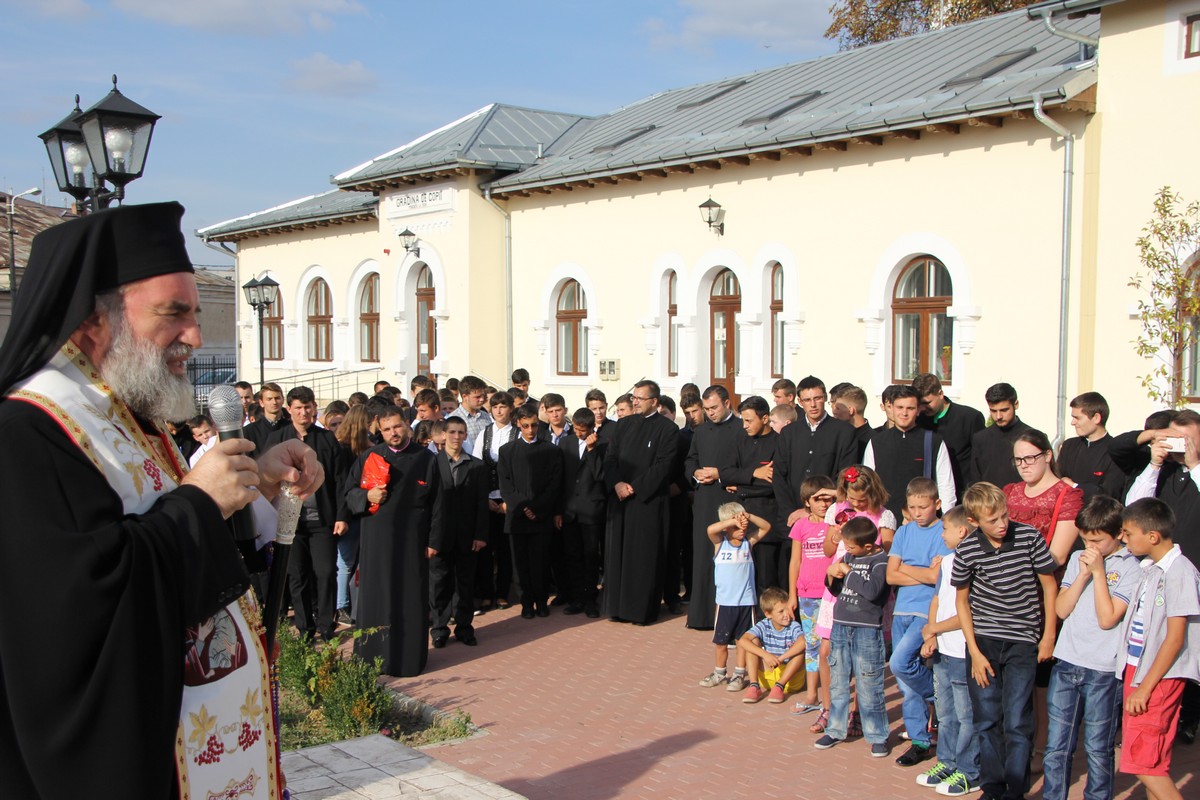 „Sămânţa cuvântului lui Dumnezeu trebuie să rodească în sufletele tinerilor“